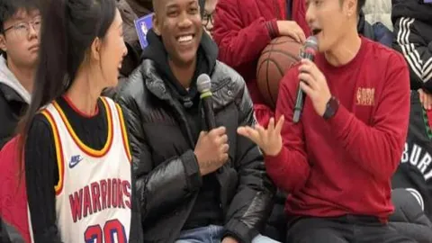 荷兰队37场比赛加克波打入21球，紧追亨特拉尔纪录。